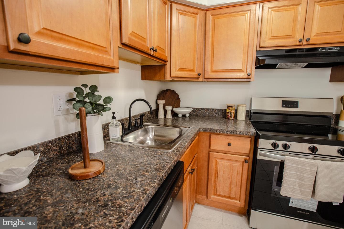 1227 Rainer Road photo 10