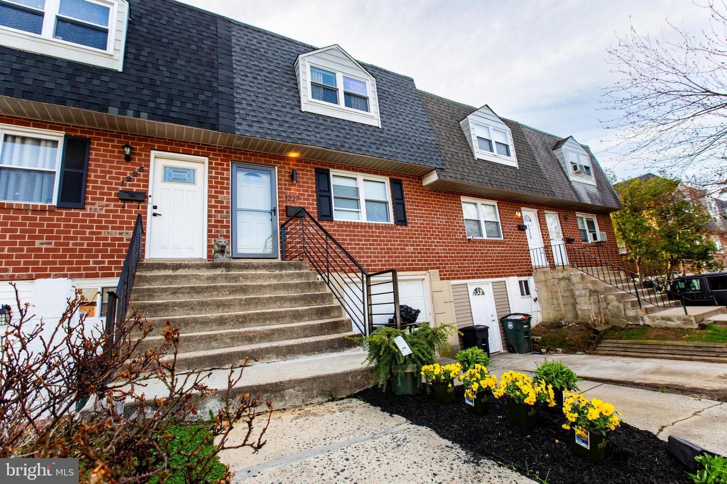 1227 Rainer Road photo 3
