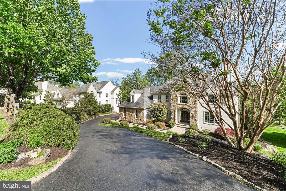 3507 Runnymeade Drive photo 2