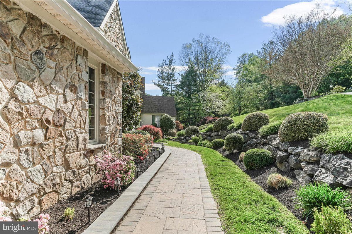 3507 Runnymeade Drive photo 3