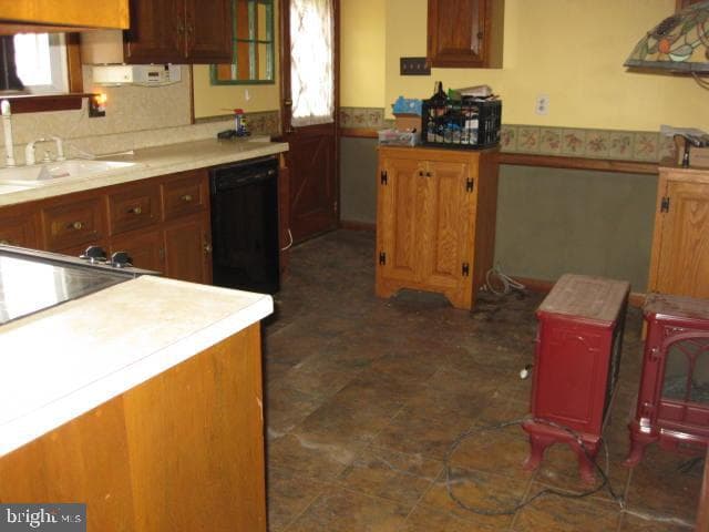 1025 Scott Avenue photo 10