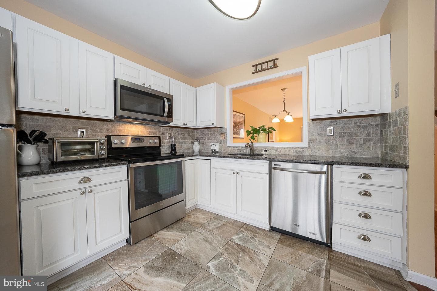 182 Nottingham Court photo 3