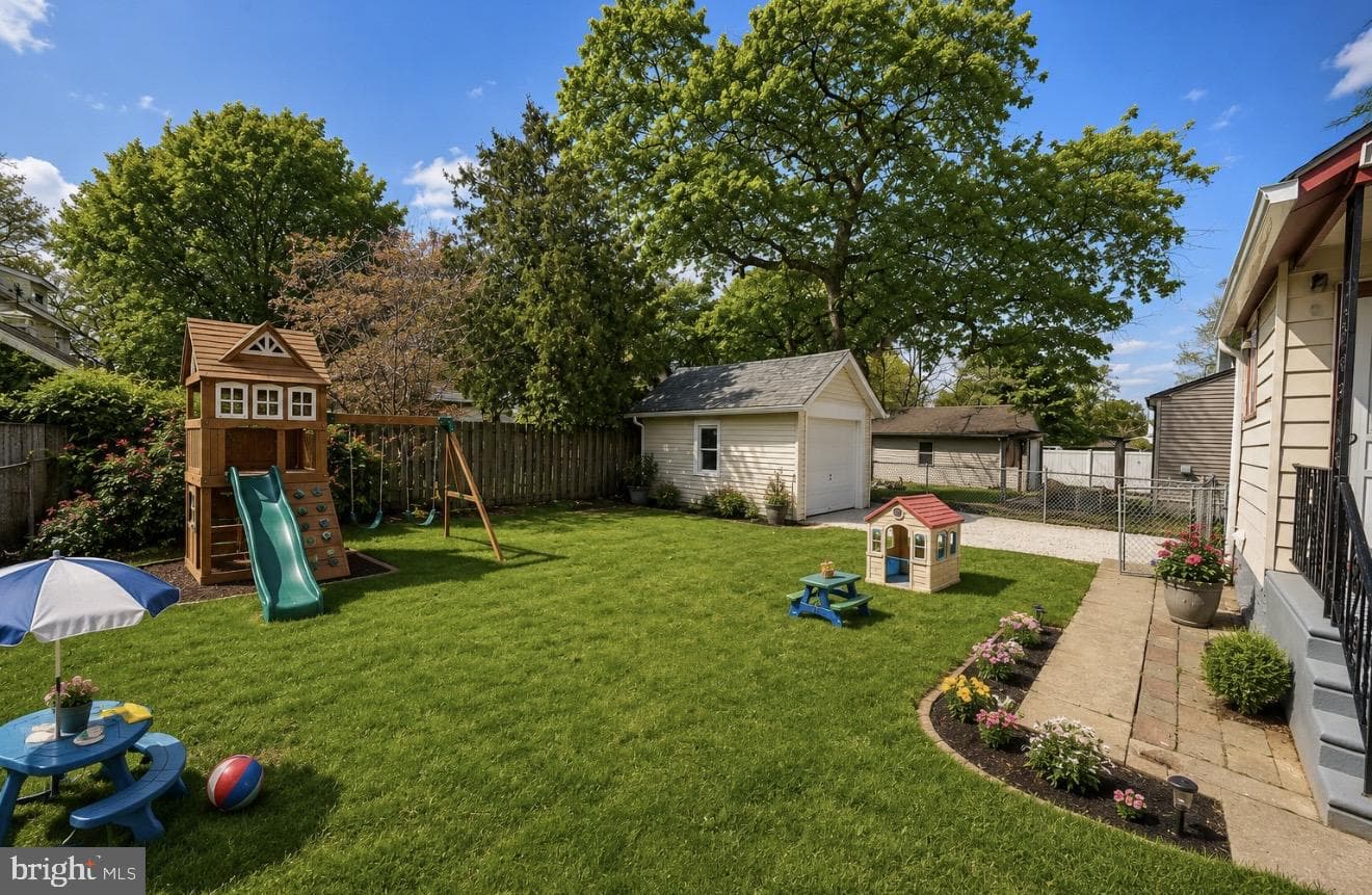 828 Mason Avenue photo 10