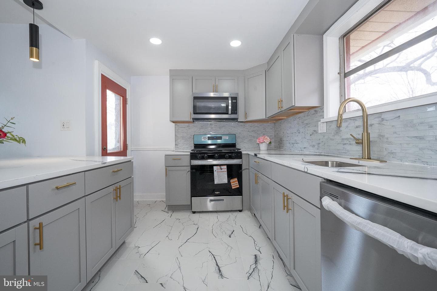 828 Mason Avenue photo 31