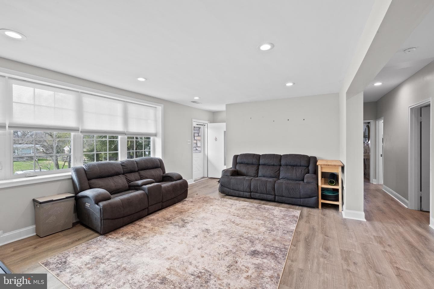 711 Hedgerow Drive photo 14