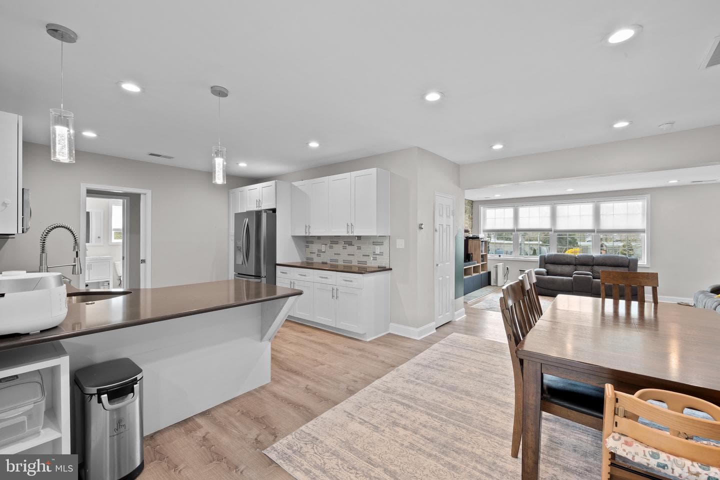 711 Hedgerow Drive photo 9