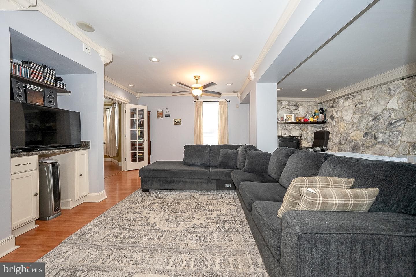 240 Wadas Avenue photo 12