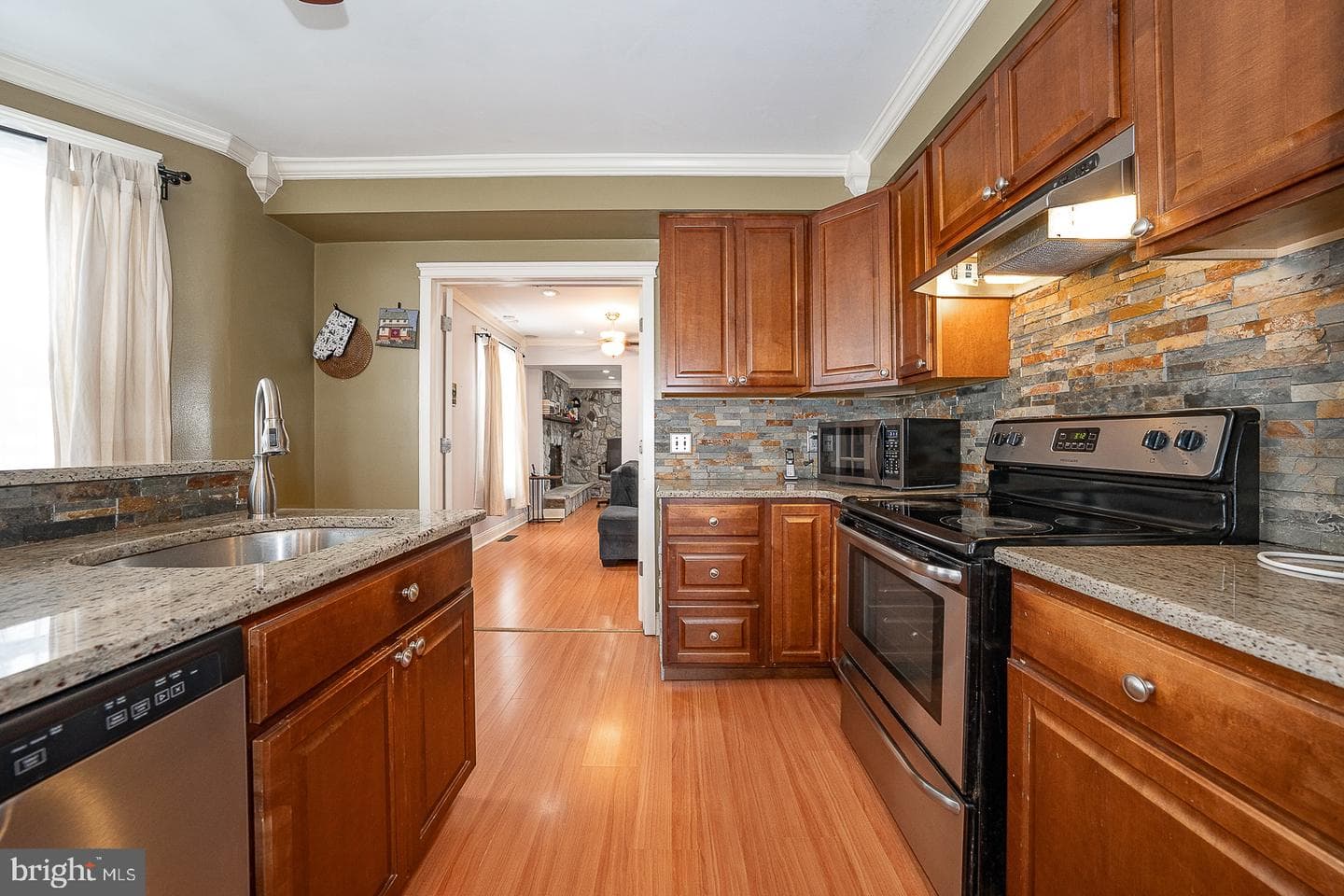 240 Wadas Avenue photo 19