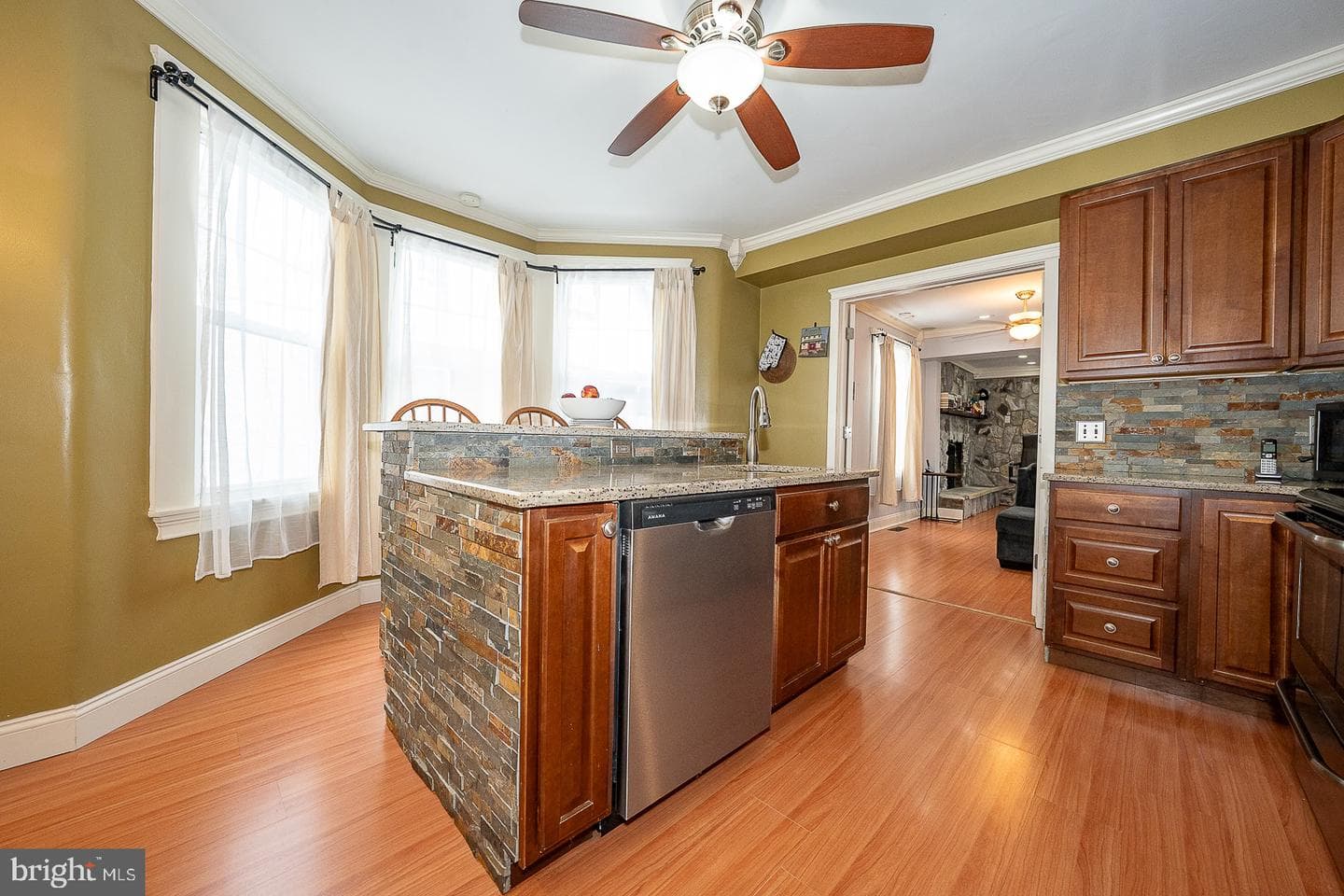 240 Wadas Avenue photo 21
