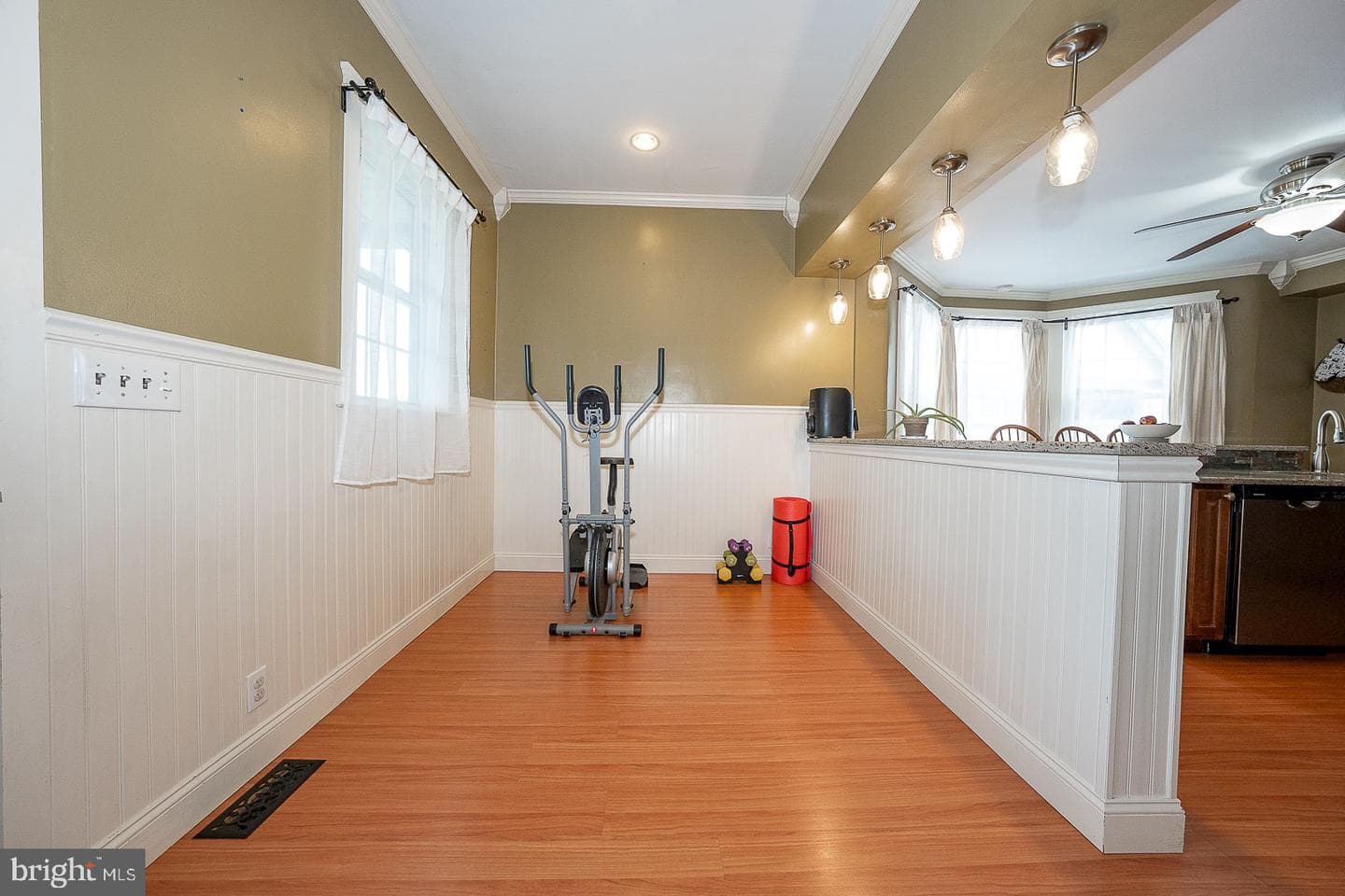 240 Wadas Avenue photo 23
