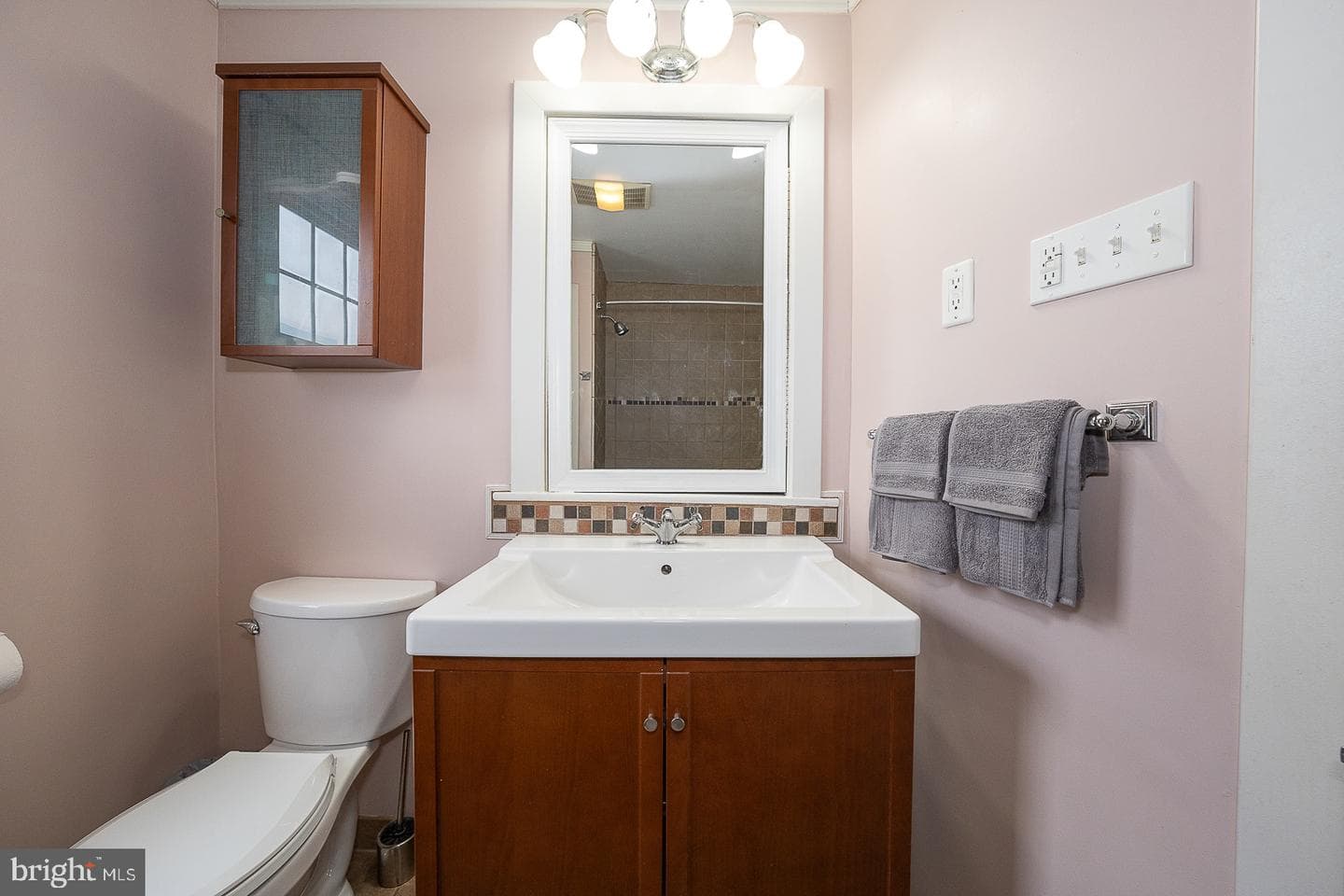 240 Wadas Avenue photo 43