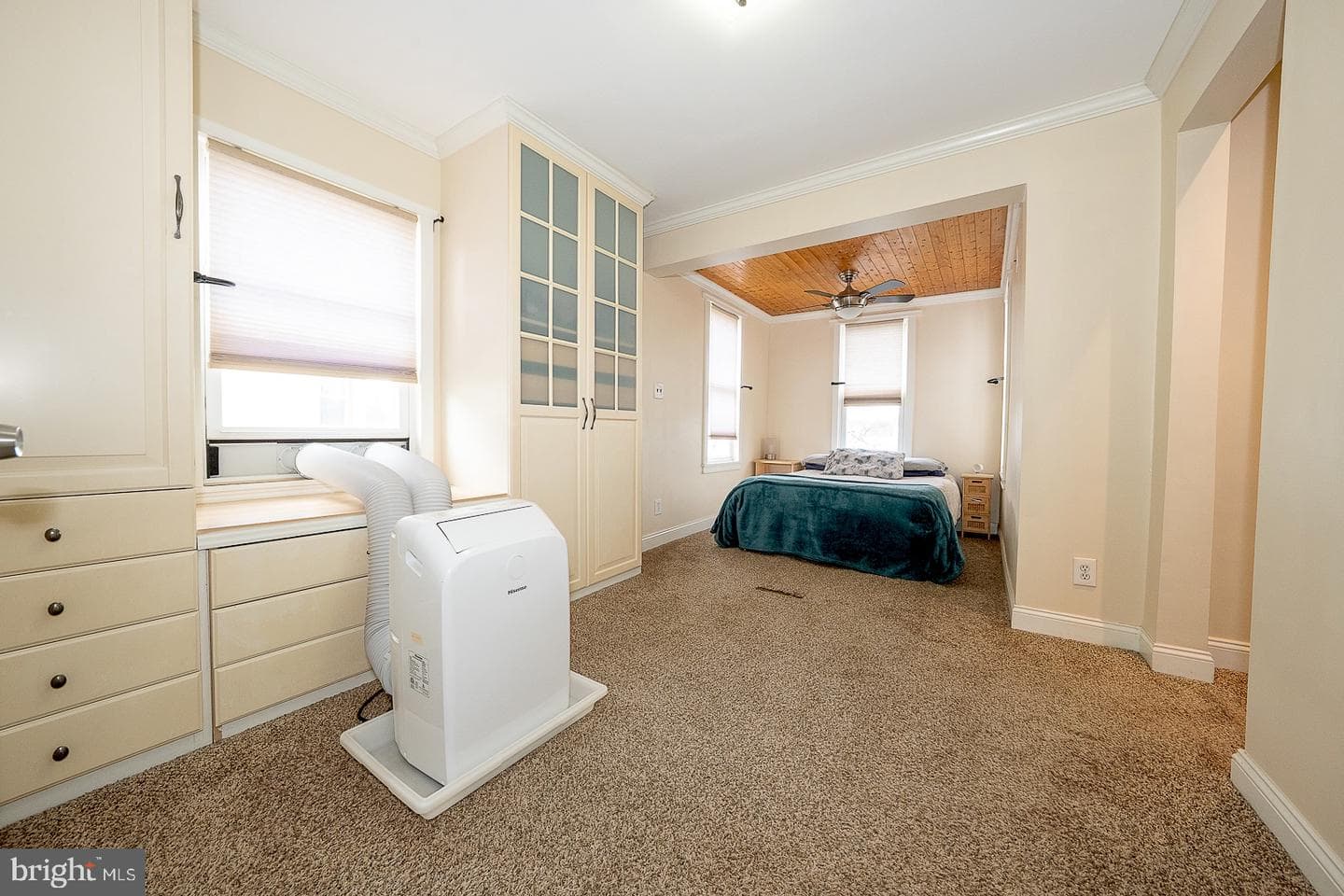 240 Wadas Avenue photo 44