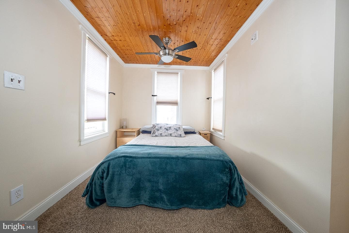 240 Wadas Avenue photo 46