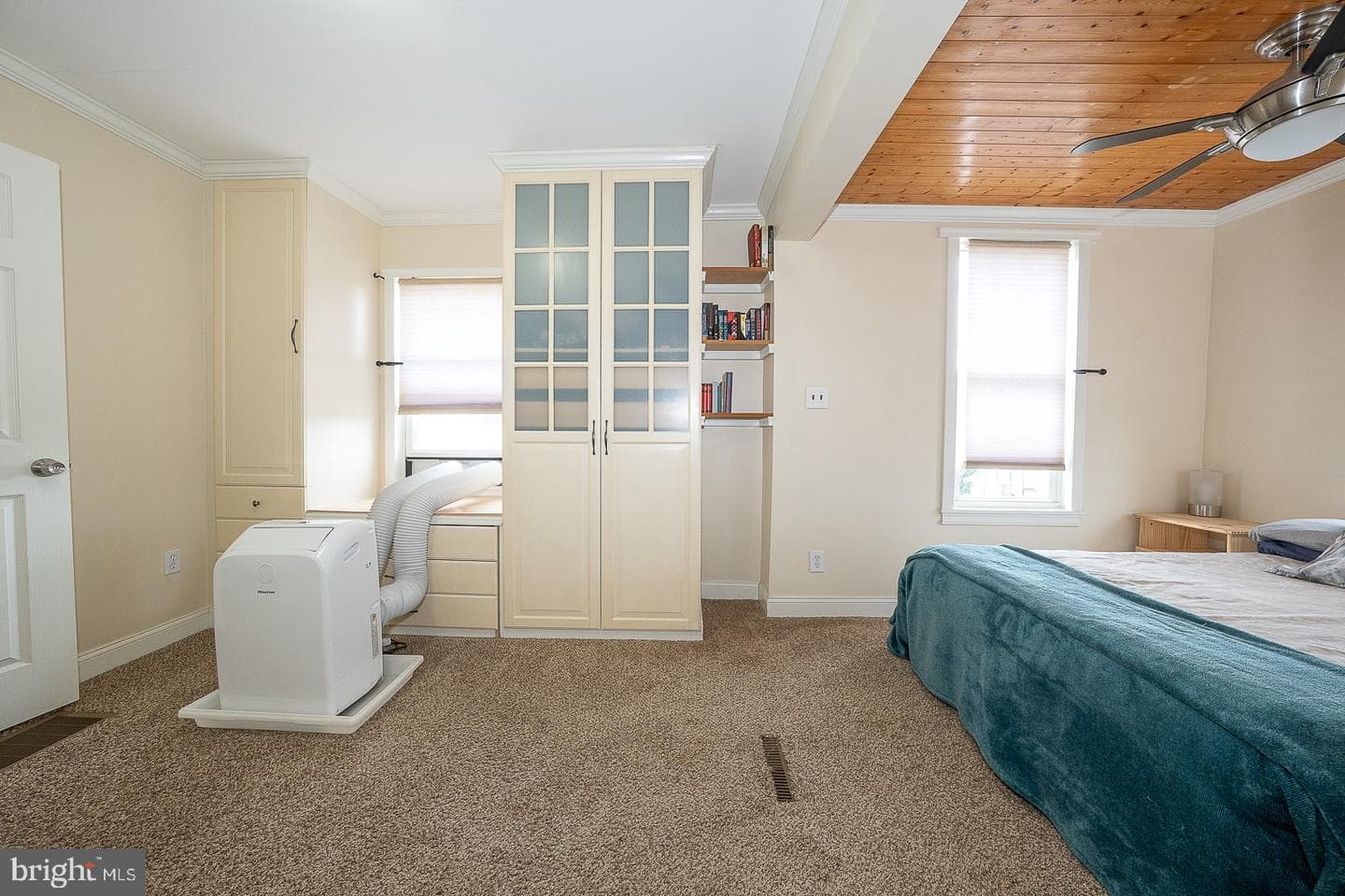 240 Wadas Avenue photo 48