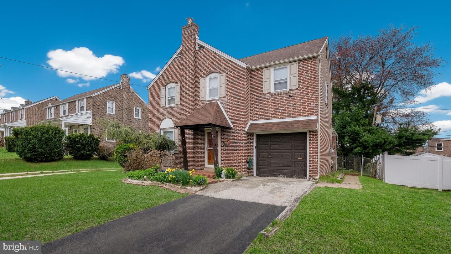 907 Kenwood Road photo 2