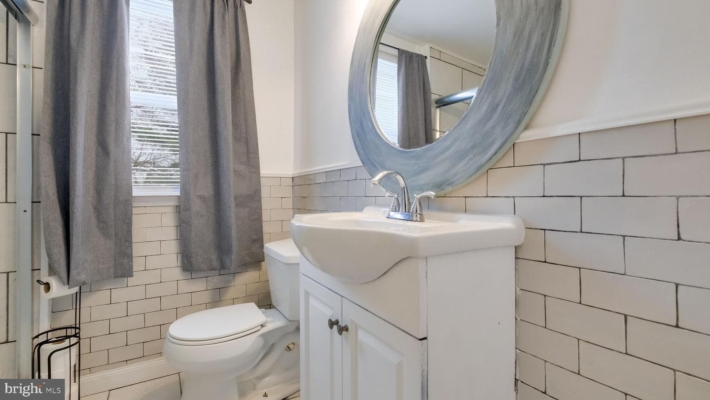 907 Kenwood Road photo 22