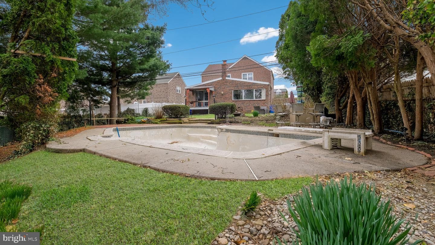 907 Kenwood Road photo 28