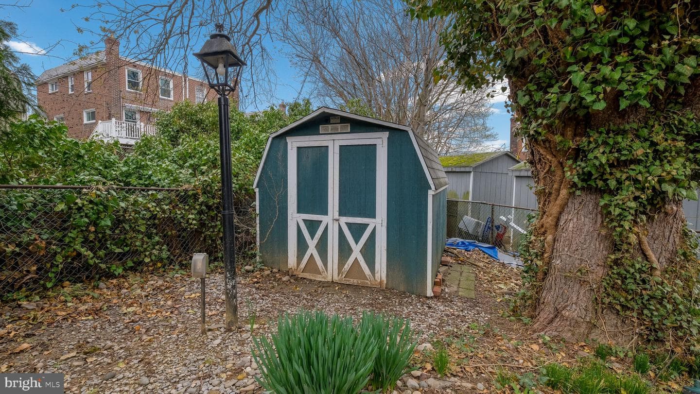 907 Kenwood Road photo 29