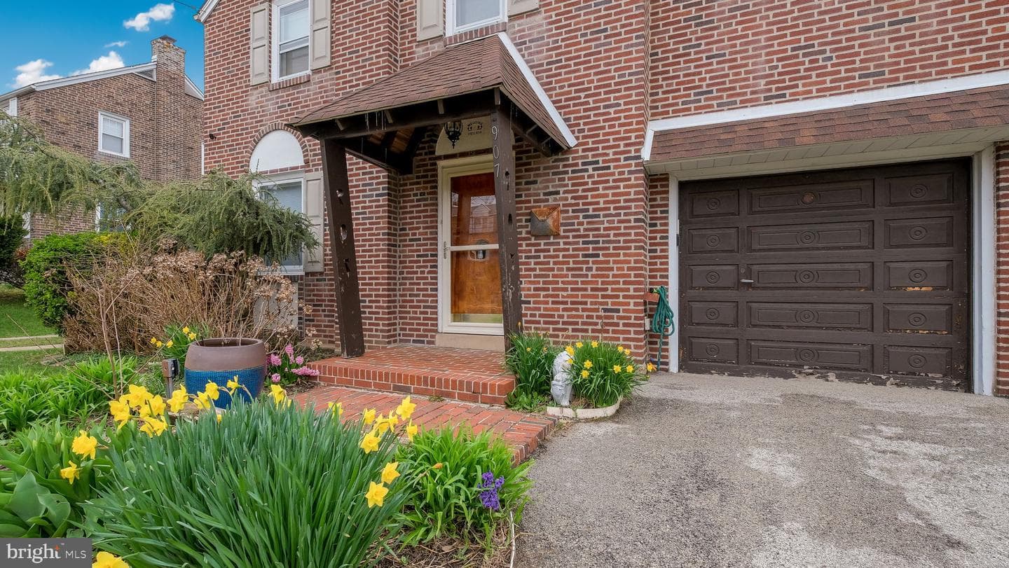 907 Kenwood Road photo 3