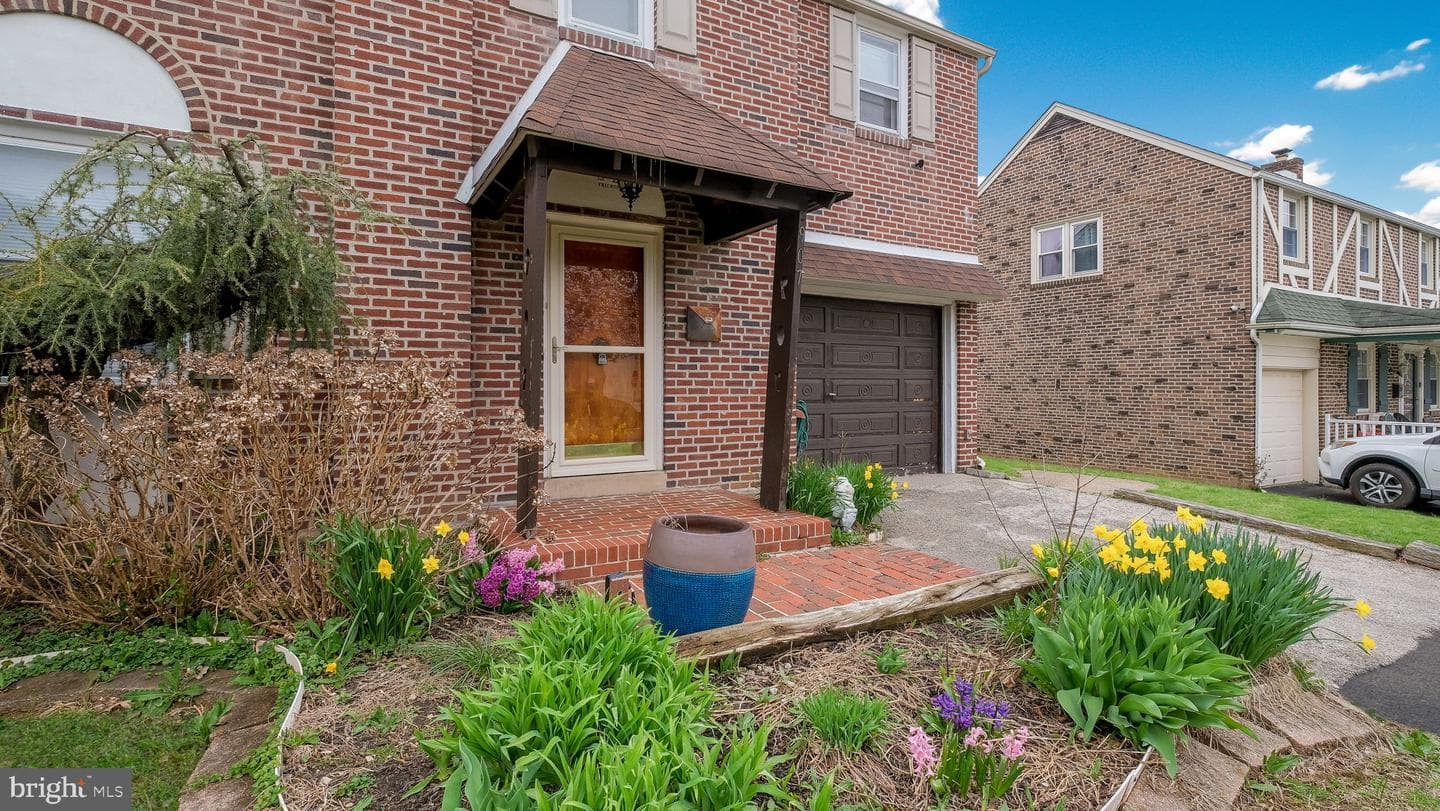 907 Kenwood Road photo 4