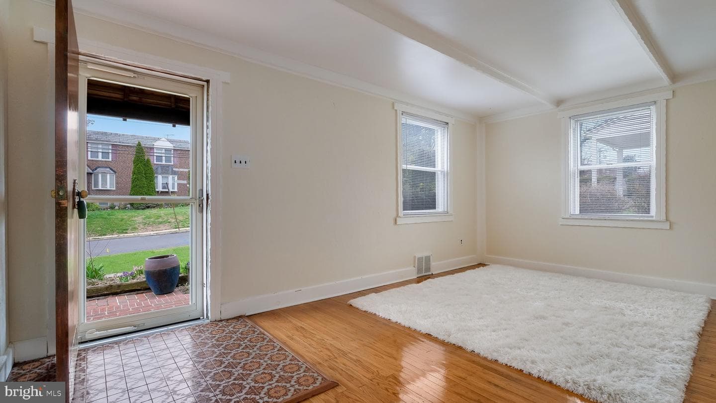 907 Kenwood Road photo 5