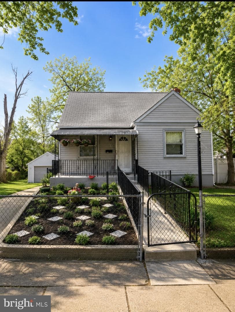 15 Hirst Ave, East Lansdowne
