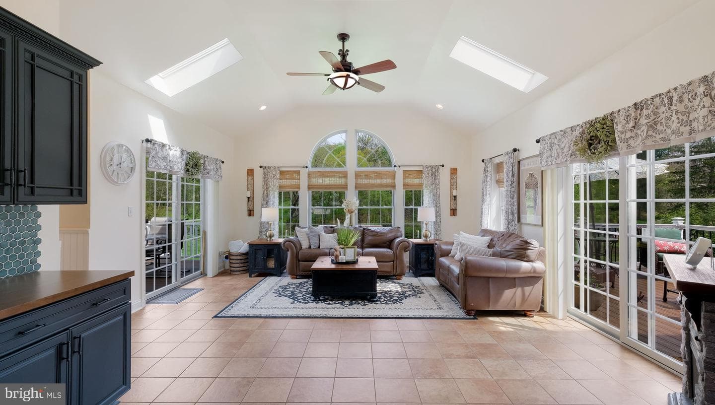 367 Mount Alverno Road photo 3