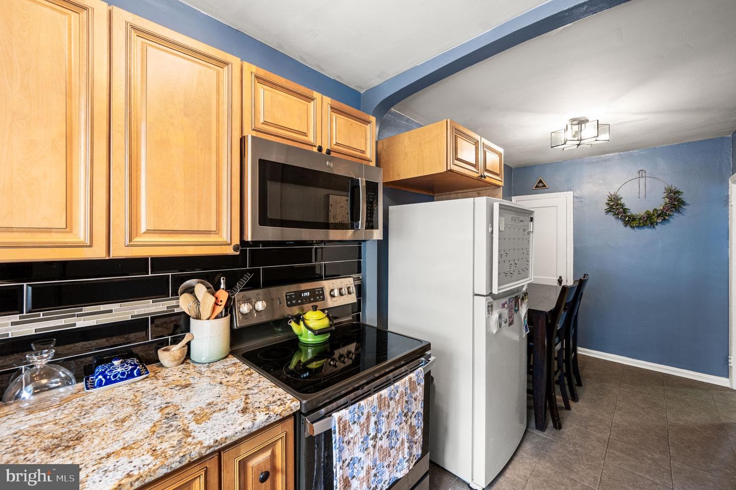828 Derwyn Road photo 7