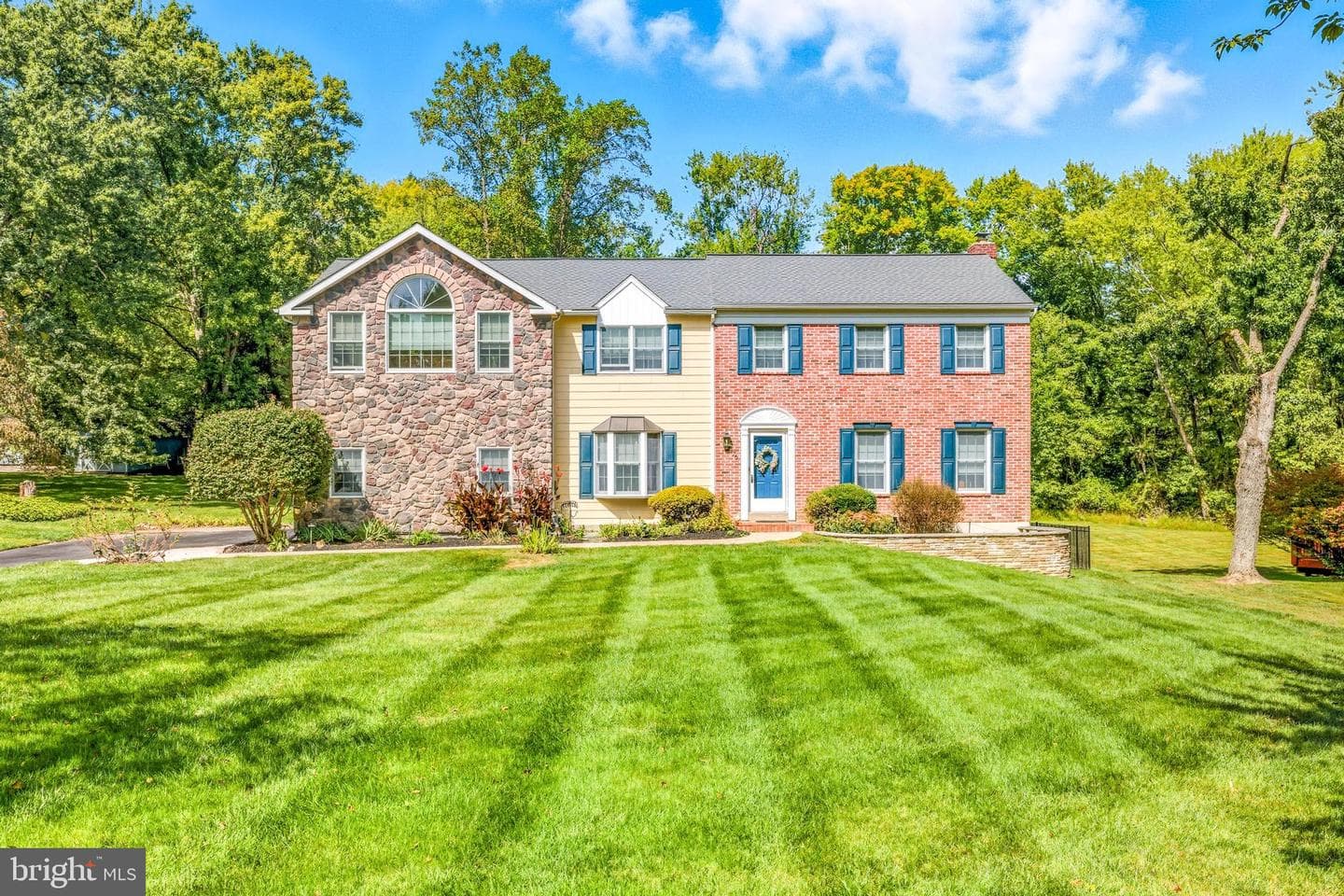 76 Colonial Circle