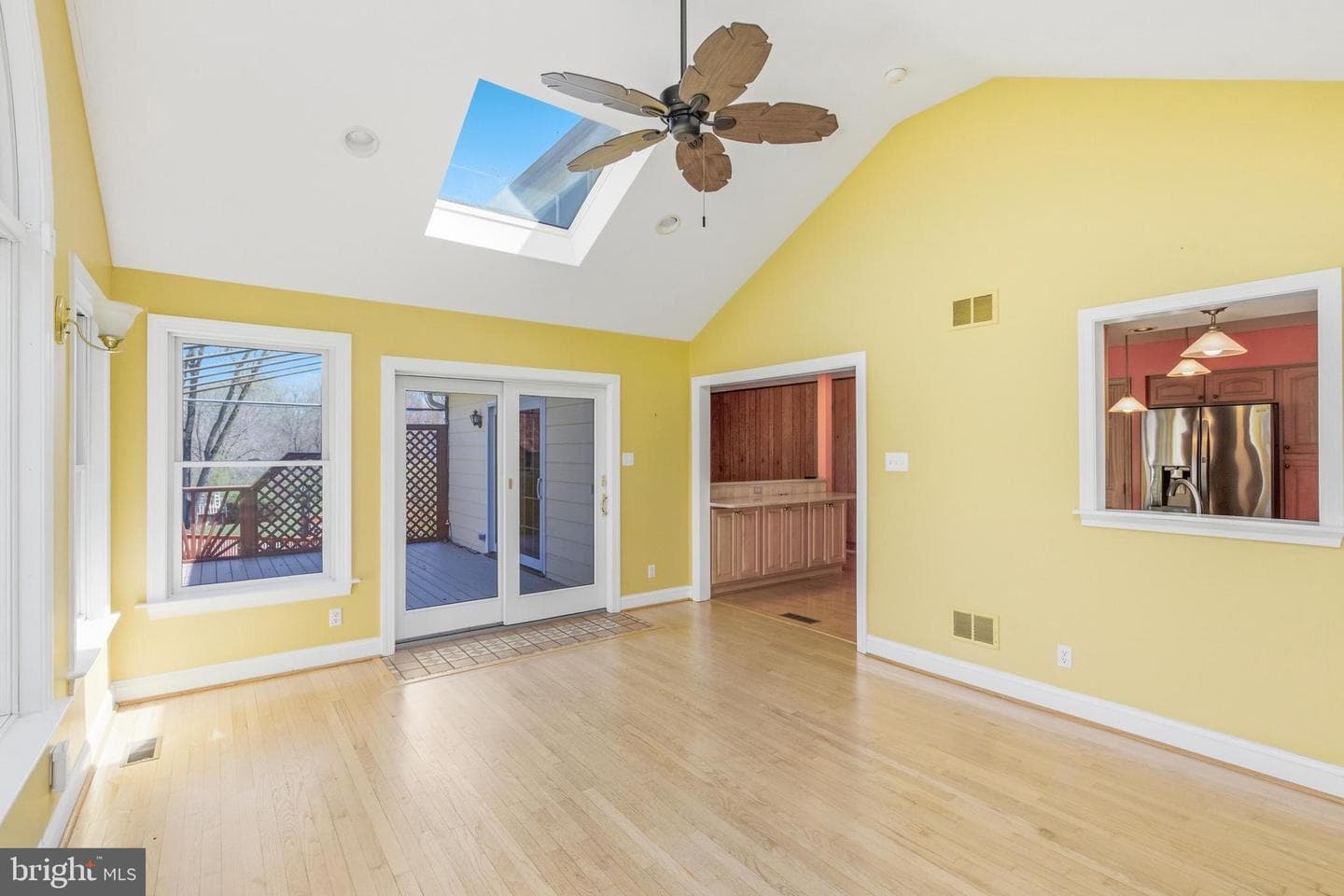 76 Colonial Circle photo 5
