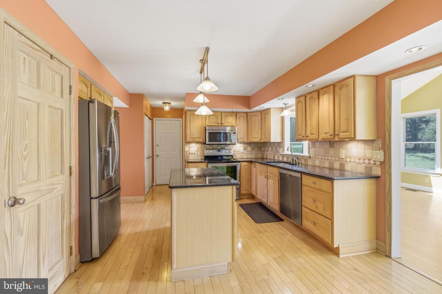 76 Colonial Circle photo 6