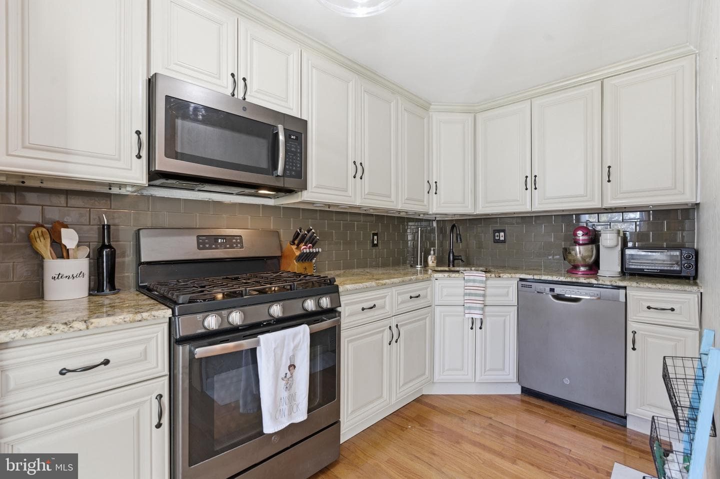 614 Rively Avenue photo 15