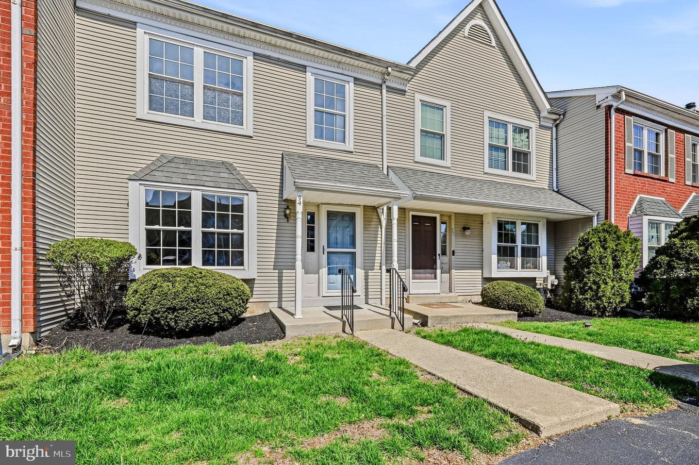 94 Victoria Drive photo 3