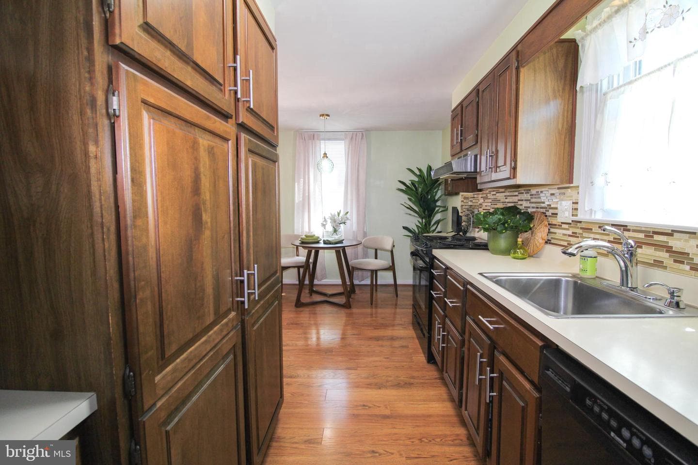 139 W Sylvan Drive photo 18