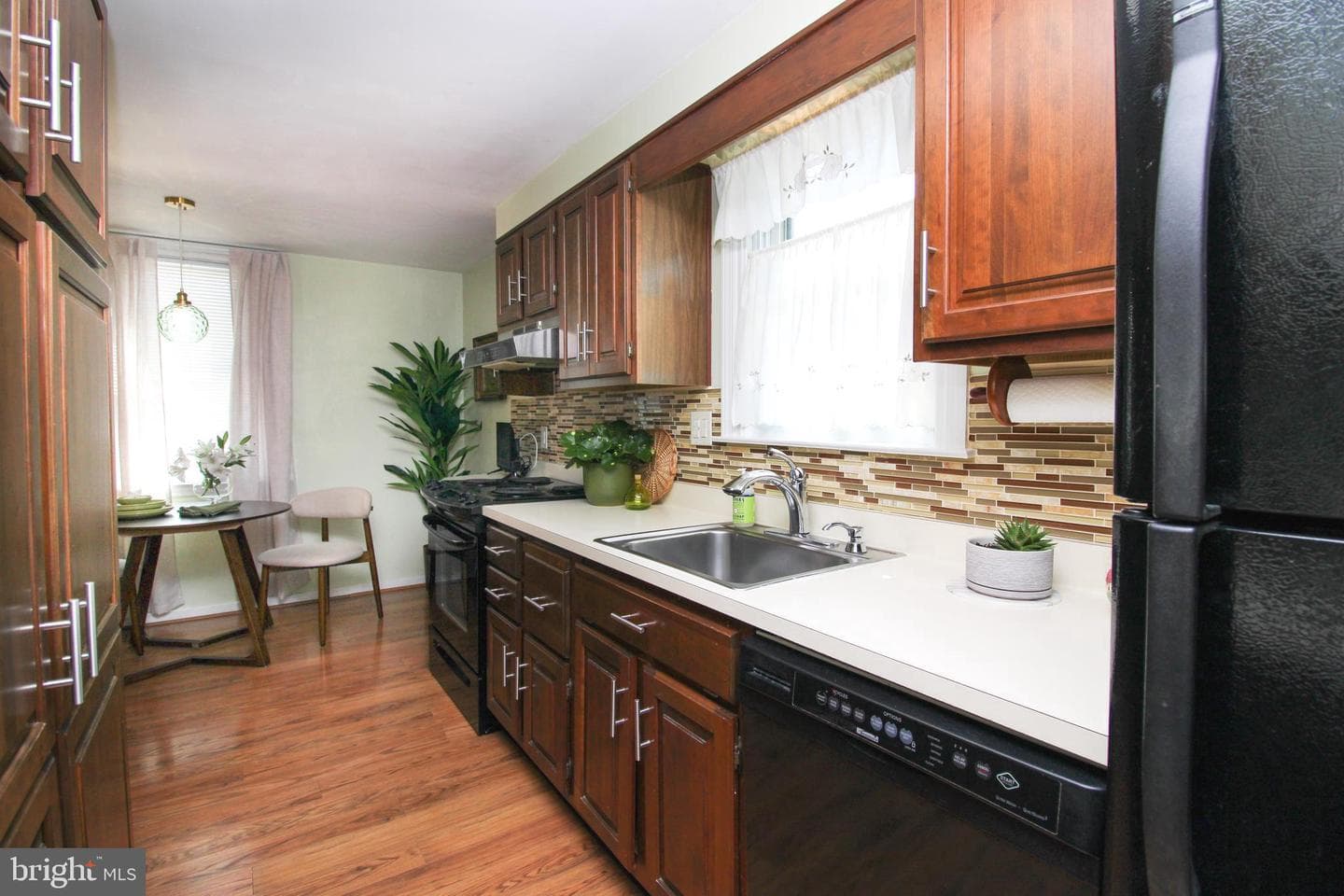 139 W Sylvan Drive photo 19