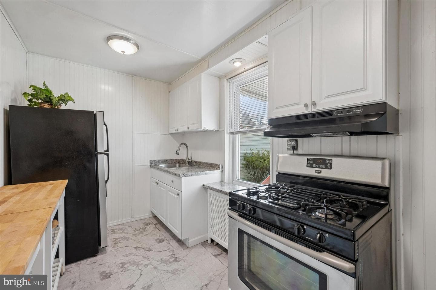 1008 E 18th Street photo 10