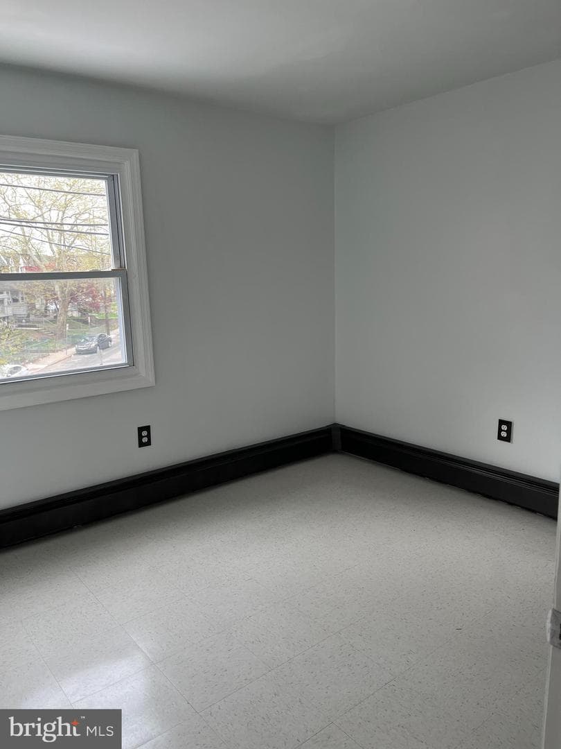 428 Croyden Road photo 11