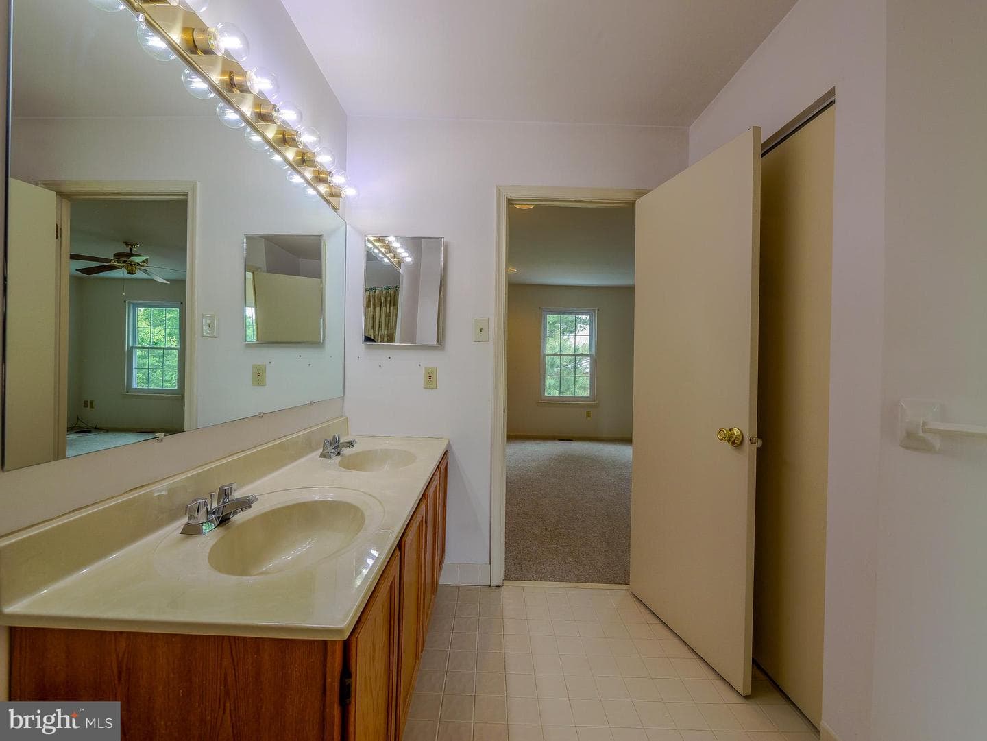 6 Victoria Drive photo 32