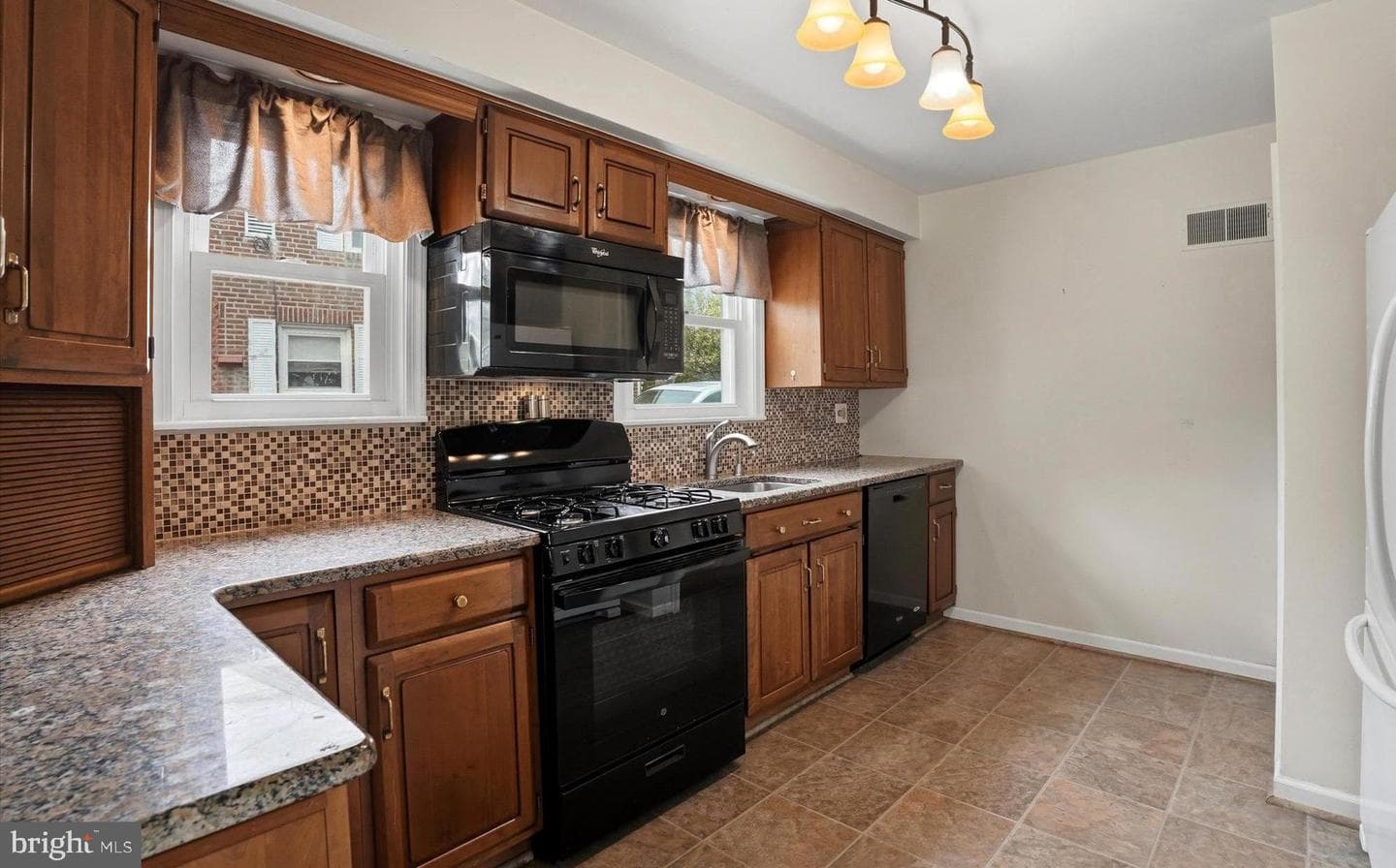 544 Lawrence Road photo 8