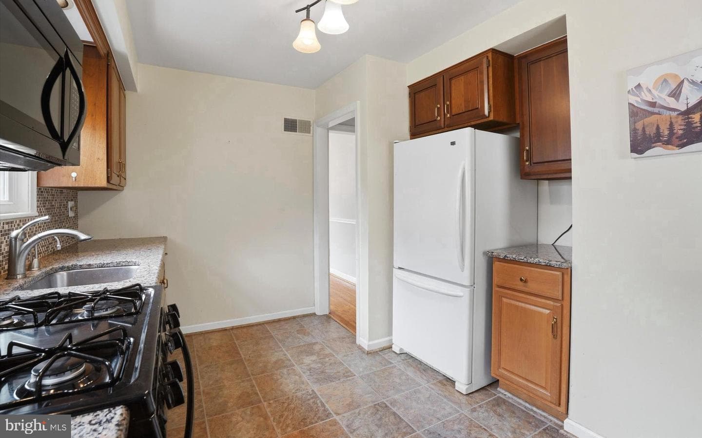 544 Lawrence Road photo 9