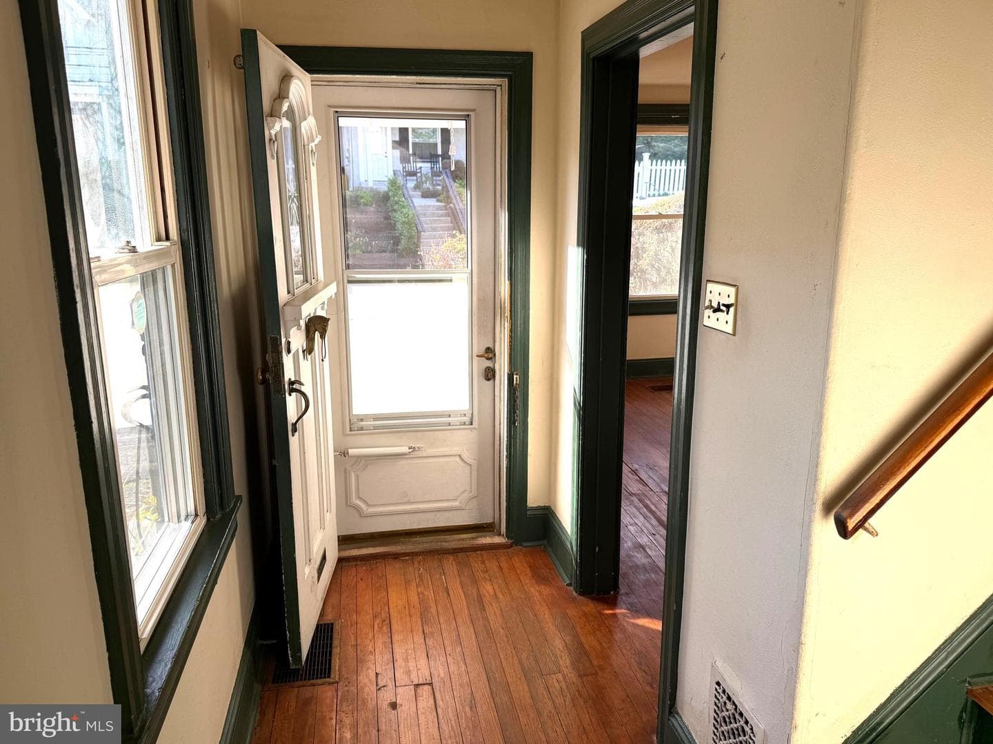 256 N Aberdeen Avenue photo 2