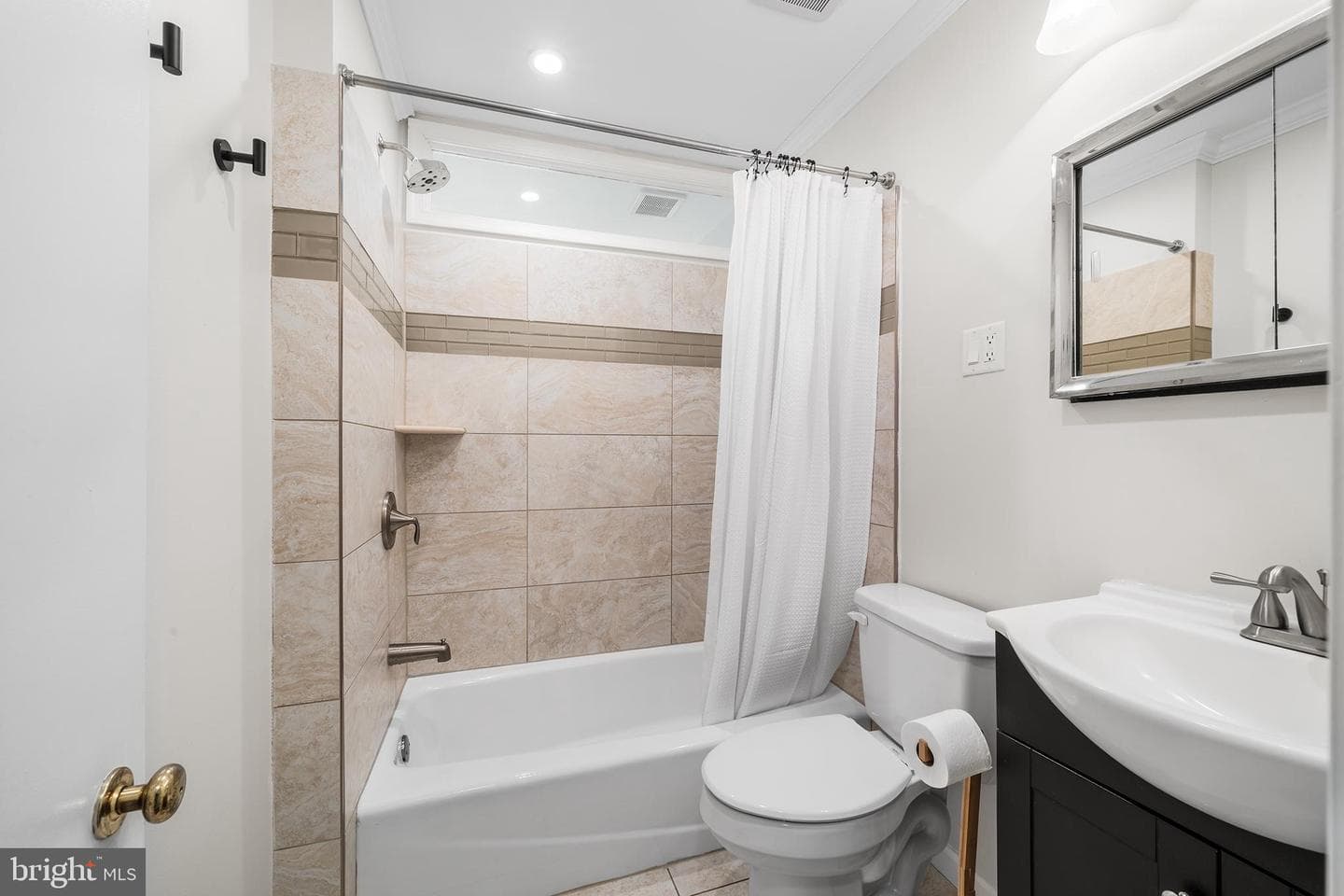1 S Bryn Mawr Place photo 15