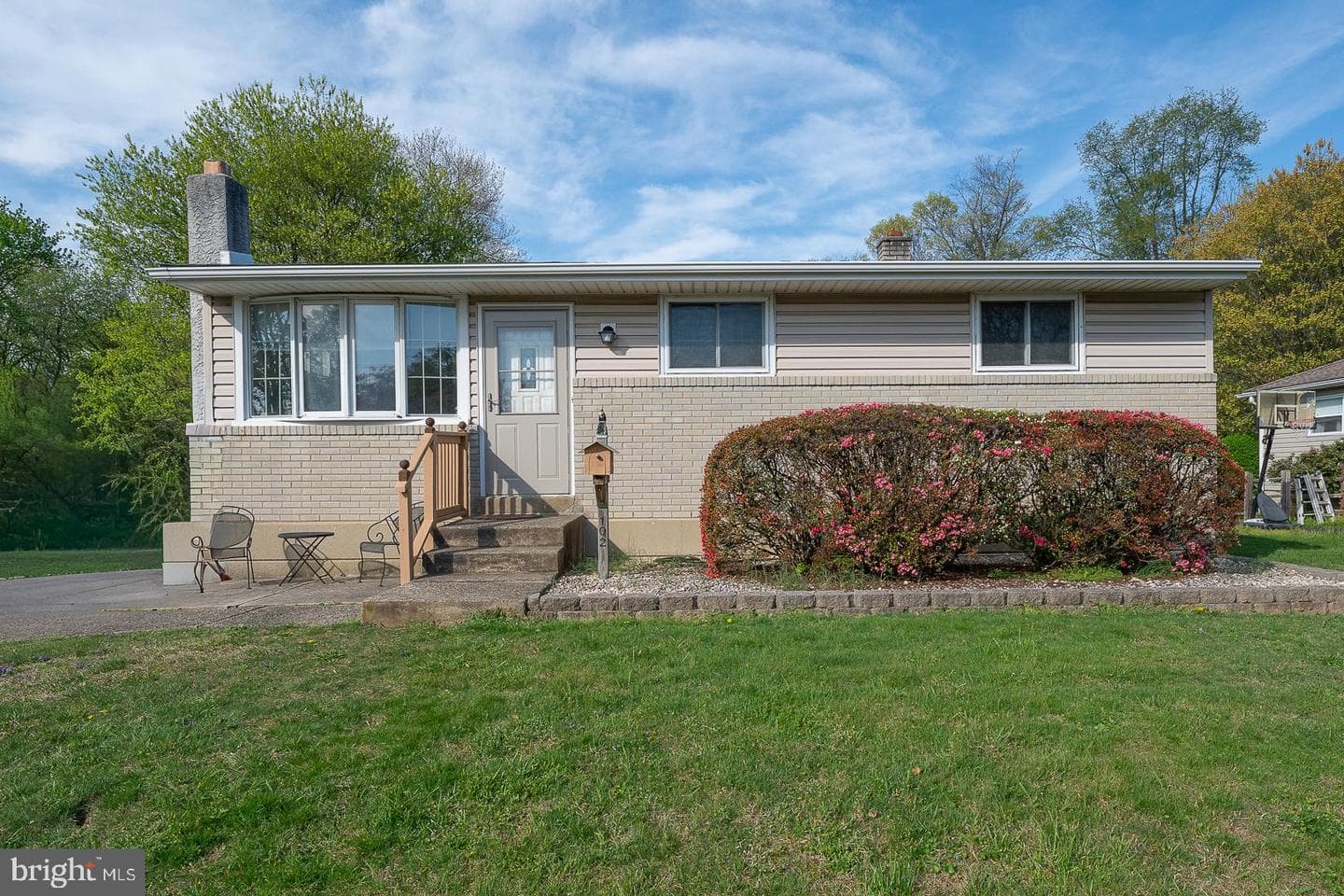 102 Tuscany Road photo 2