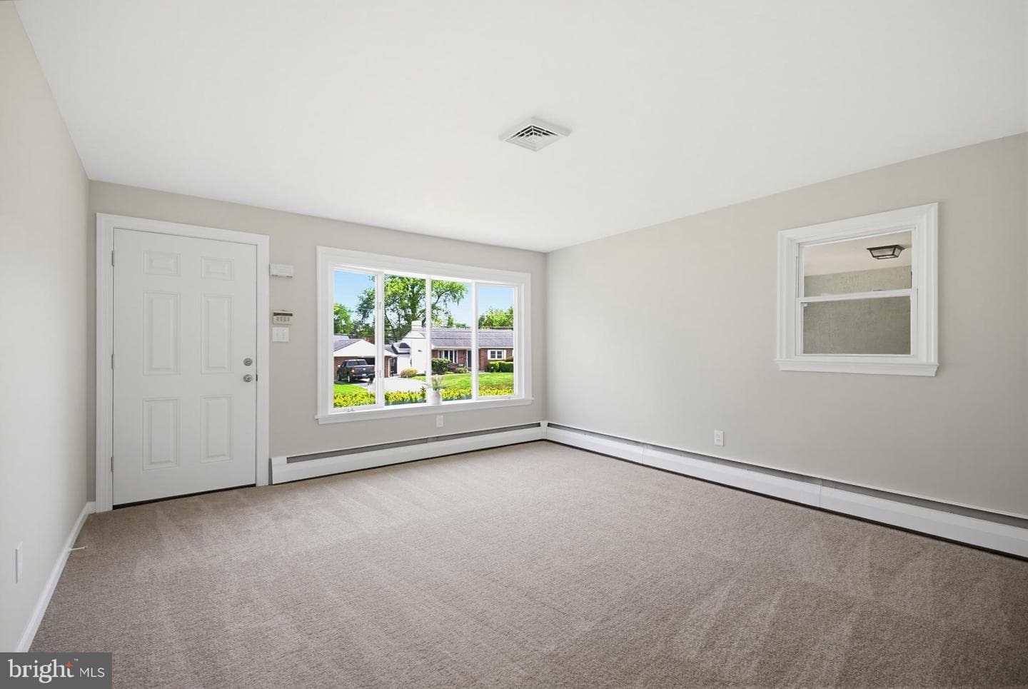 416 Dutton Street photo 2