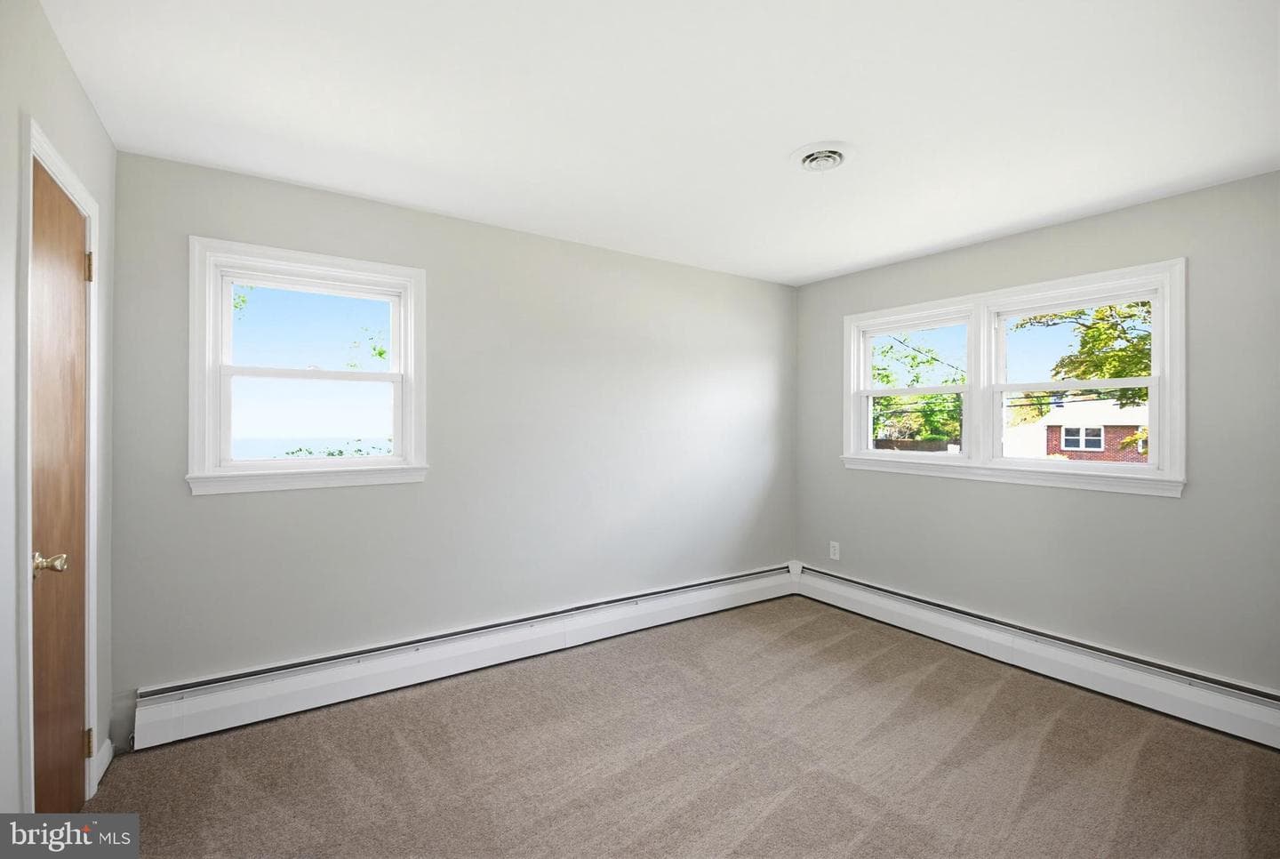 416 Dutton Street photo 8