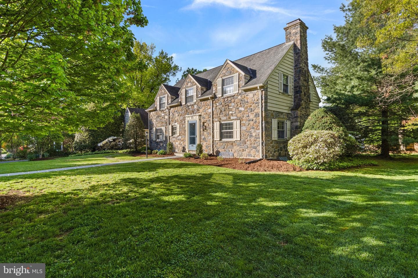 71 Forest Lane photo 2