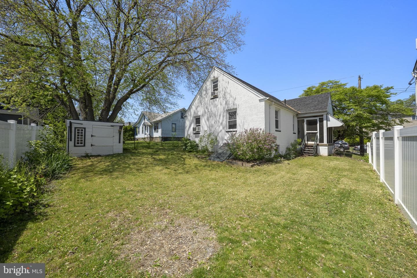 282 Davis Avenue photo 28