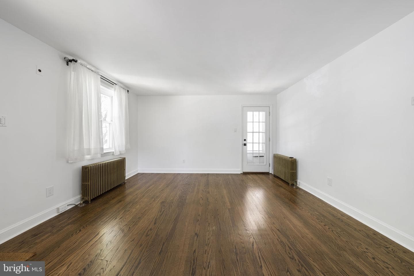 282 Davis Avenue photo 3