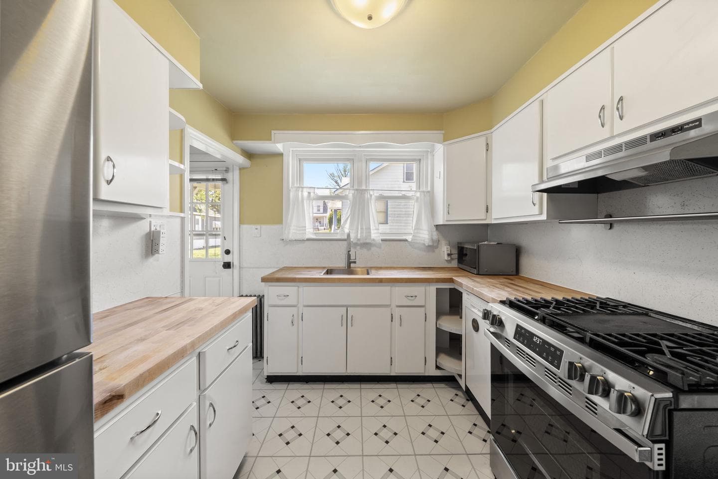 282 Davis Avenue photo 8