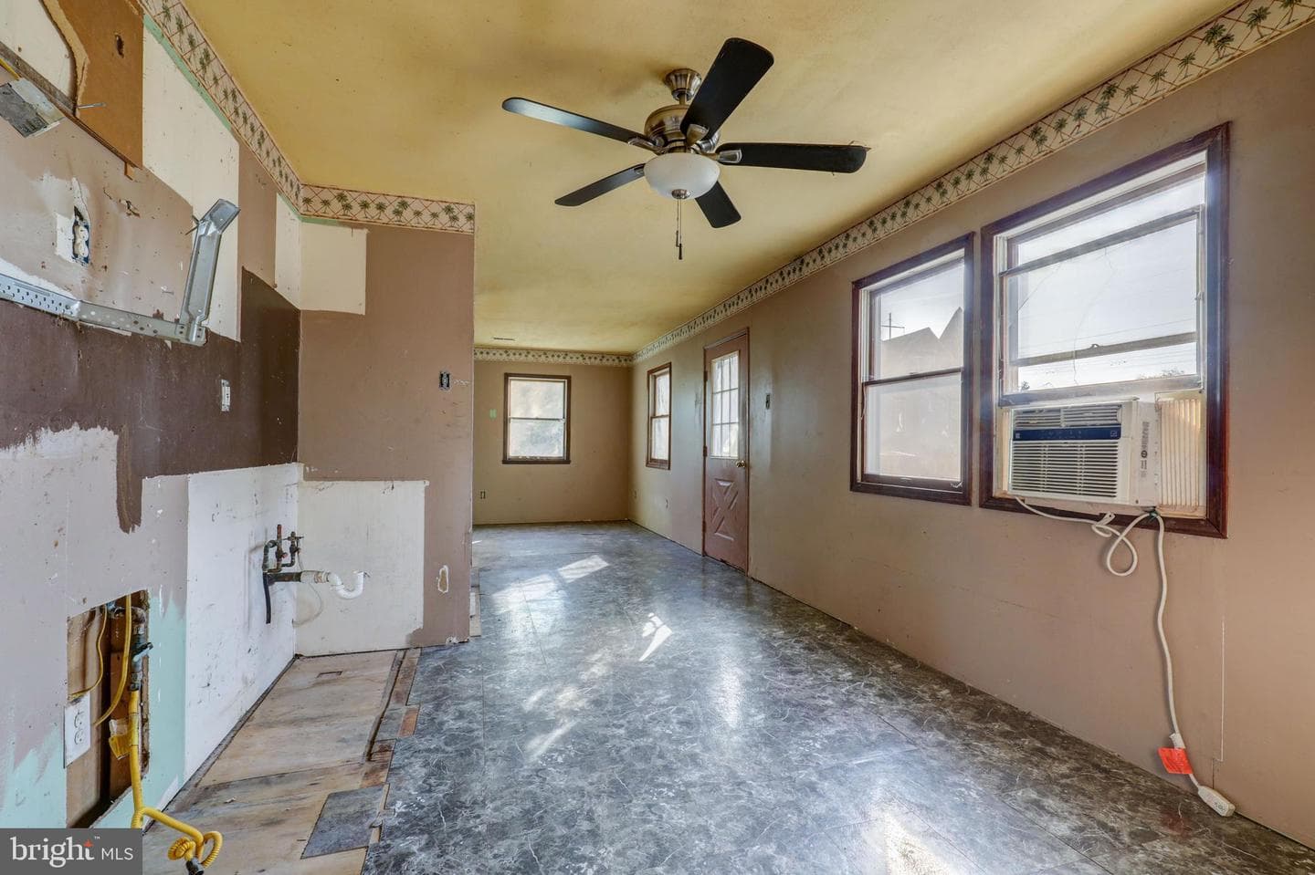 105 Garfield Avenue photo 15